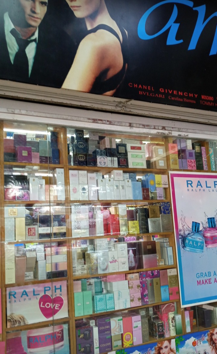 PERFUMERIA  AMRA 